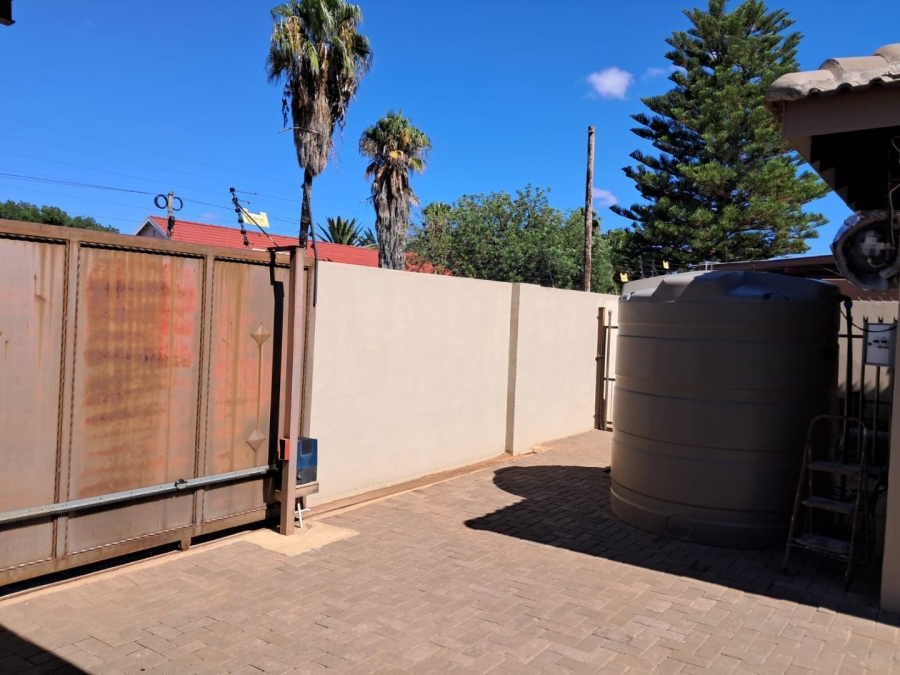 4 Bedroom Property for Sale in Hillcrest Northern Cape